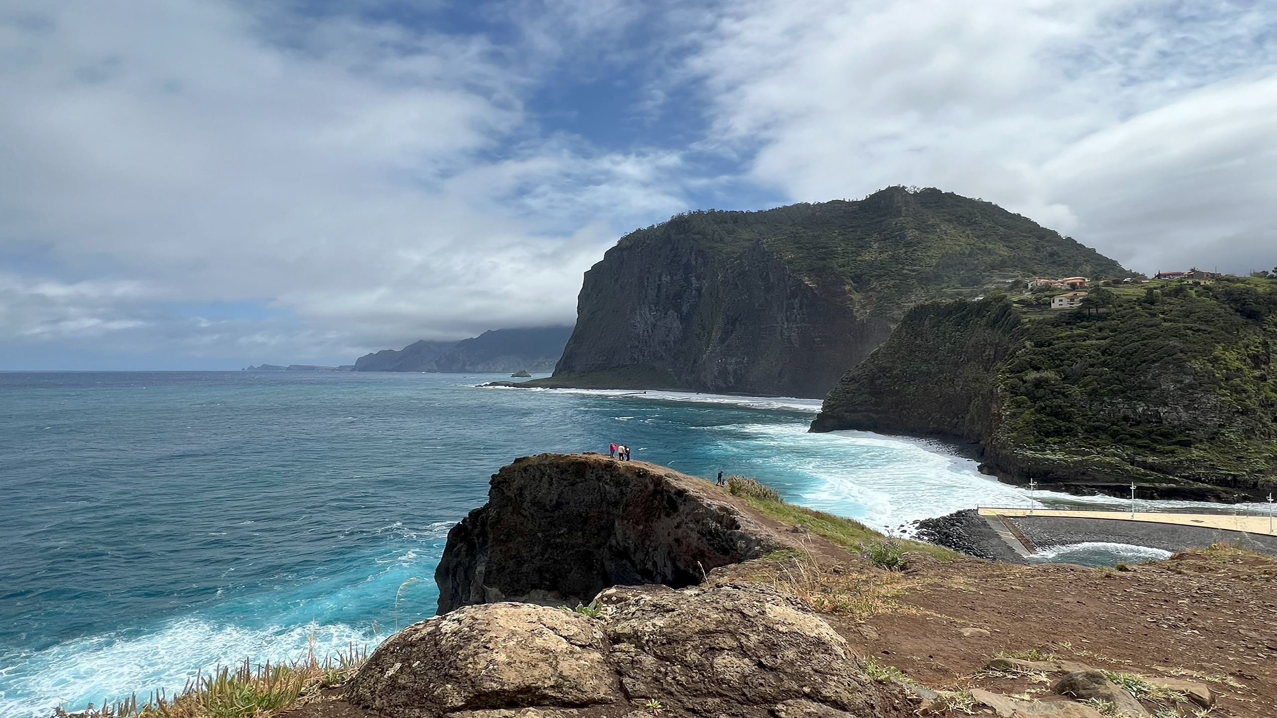 {"height":1440,"type":"image","width":2560}